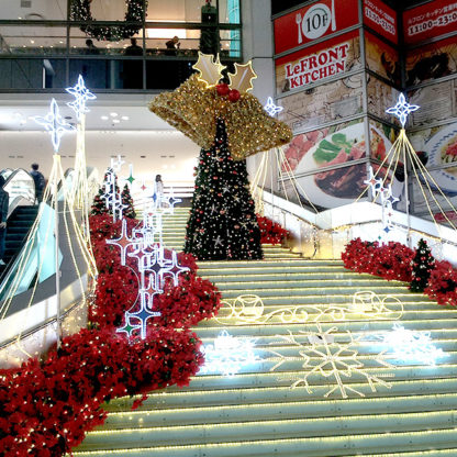 Christmas decorations on the steps leading into a Japanese mall.